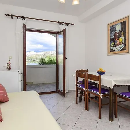 Apartment Smail Pag Town